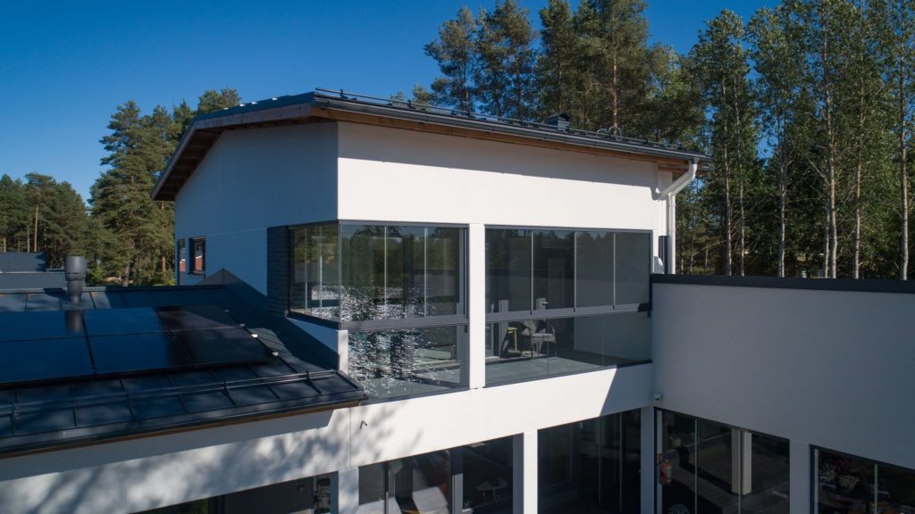 Balcony railings for balconies of single-family houses. Balcony glazing products can be installed on top of the railing.